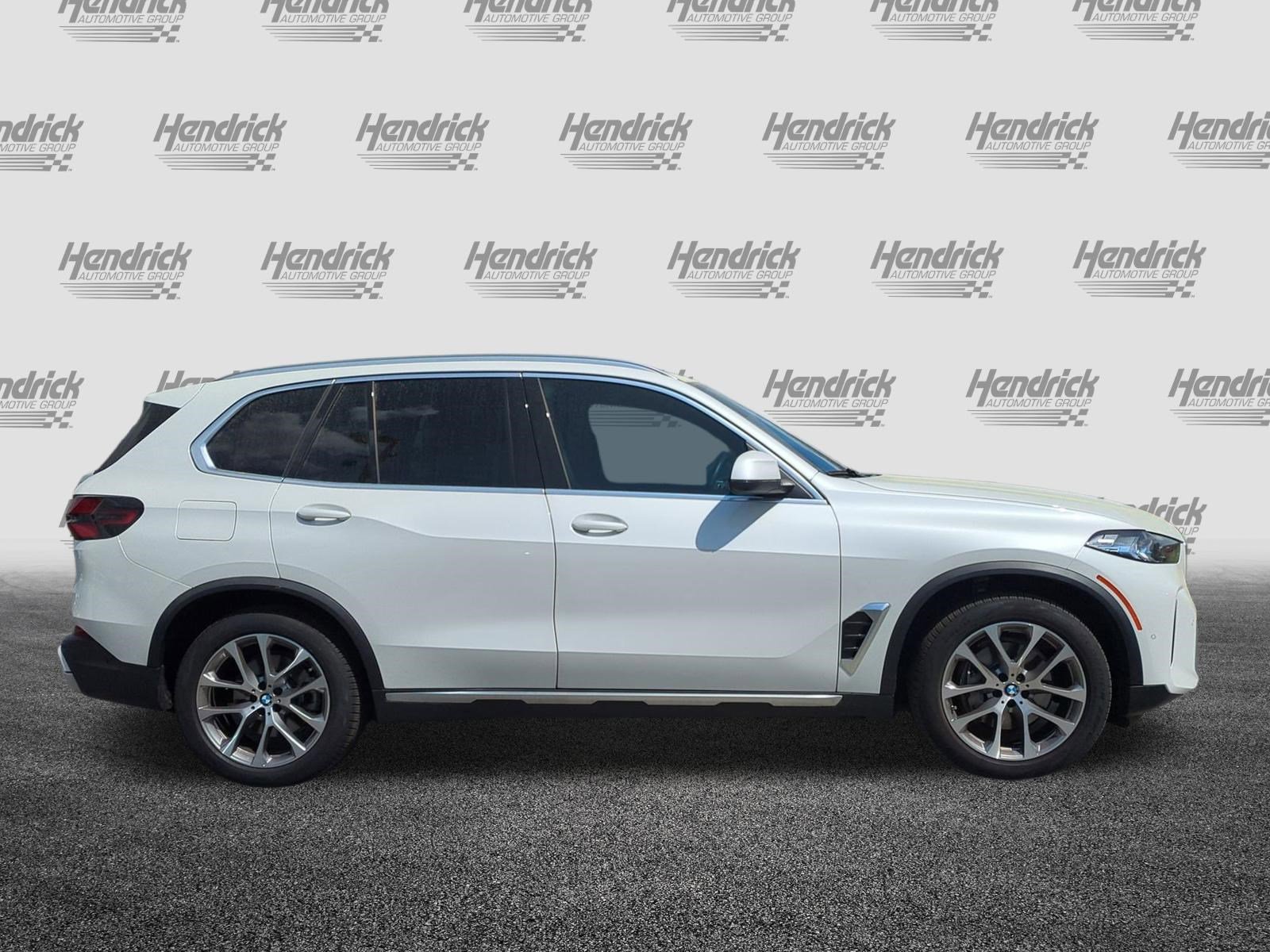 Certified 2025 BMW X5 xDrive40i w/ Executive Package image 11