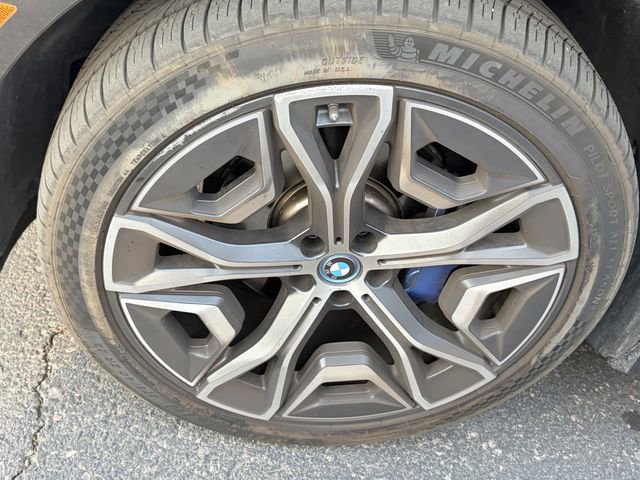 Used 2024 BMW iX xDrive50 w/ Premium Package AWD/4WD image 4