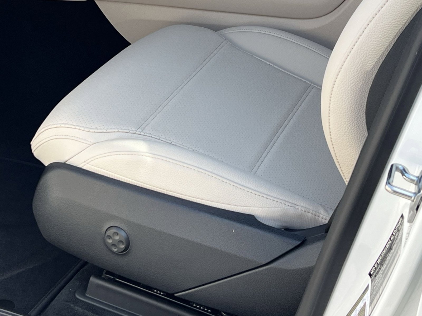 New 2026 Mercedes-Benz GLC 300 4MATIC image 12