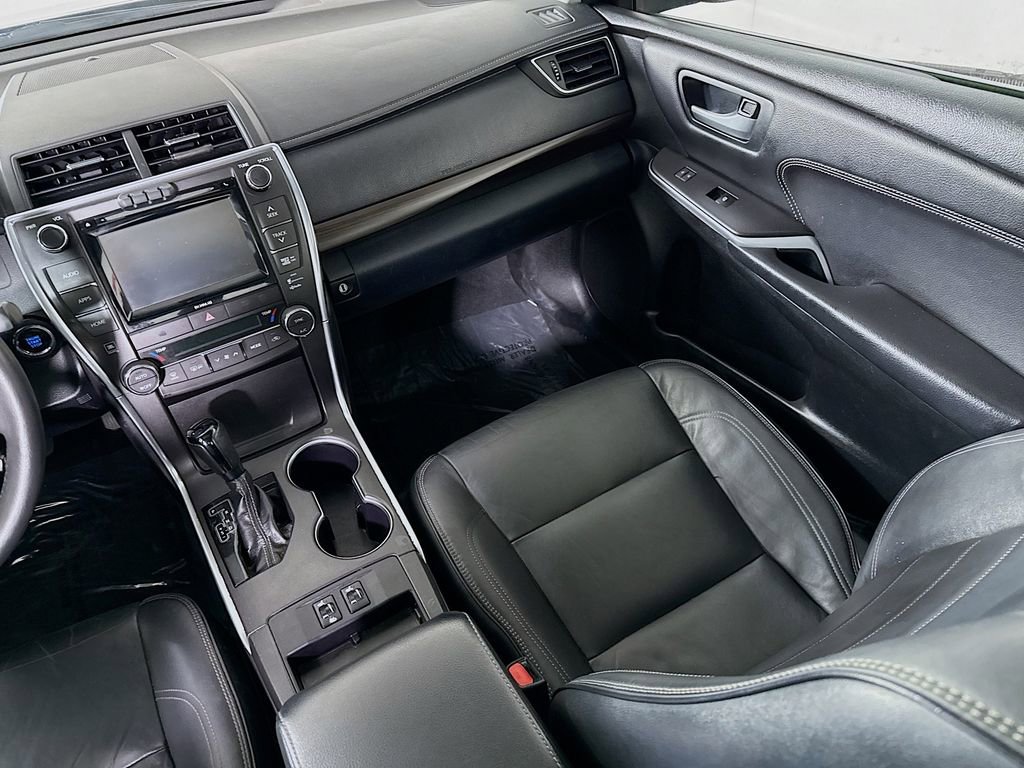 Used 2017 Toyota Camry XLE w/ Moonroof Package image 24