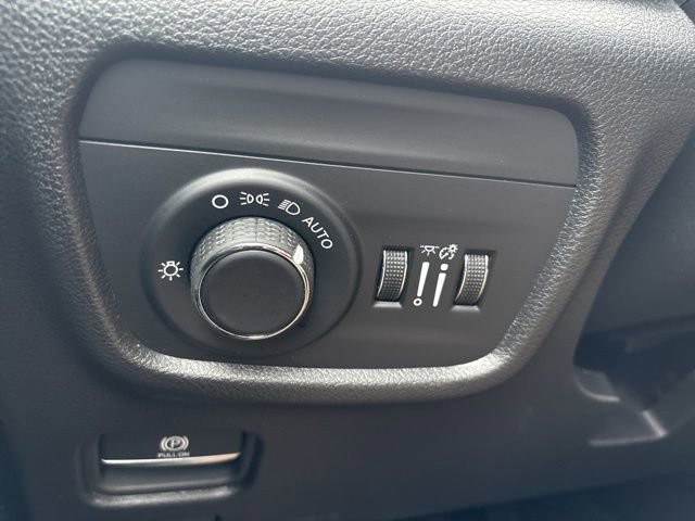 Used 2024 Jeep Grand Cherokee Laredo X image 26