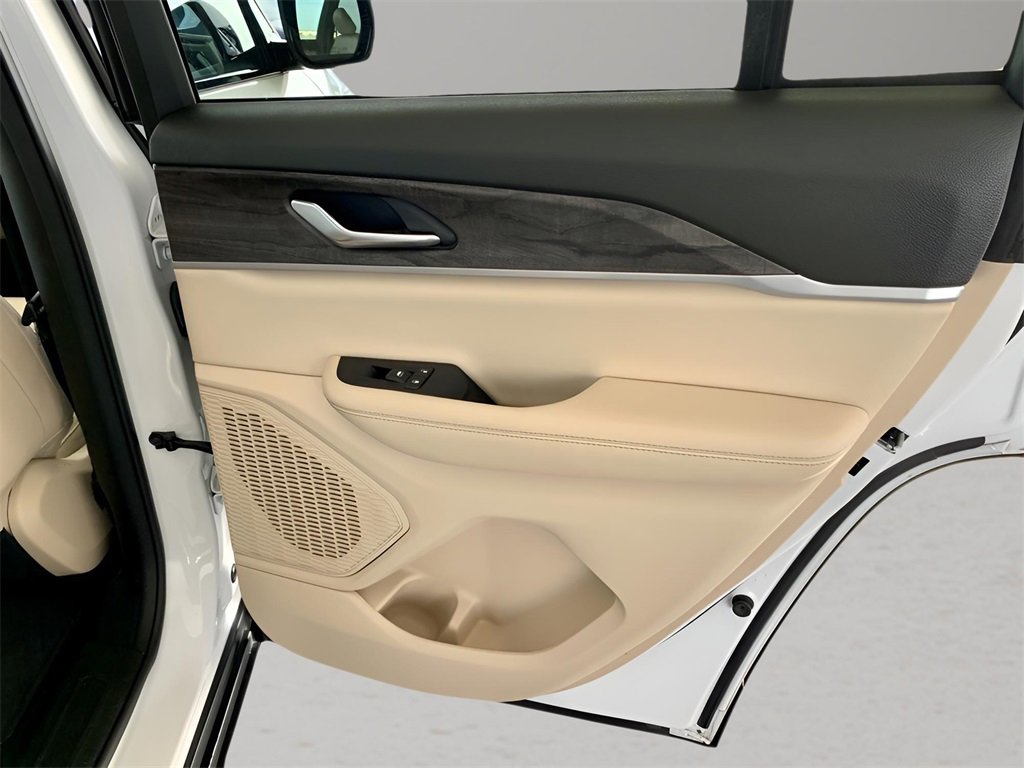 Used 2023 Jeep Grand Cherokee Limited image 26