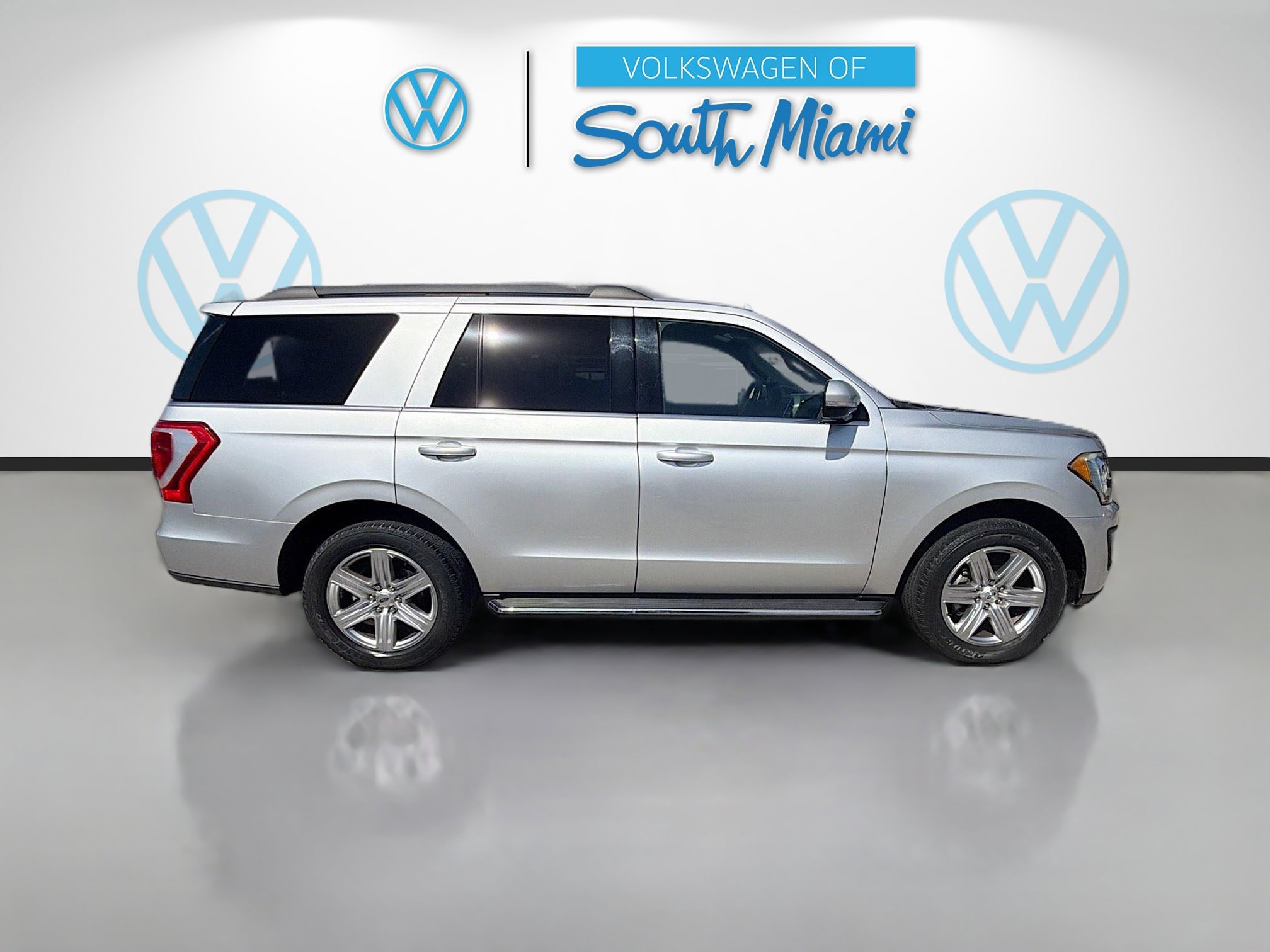 Used 2019 Ford Expedition XLT w/ Equipment Group 202A image 8