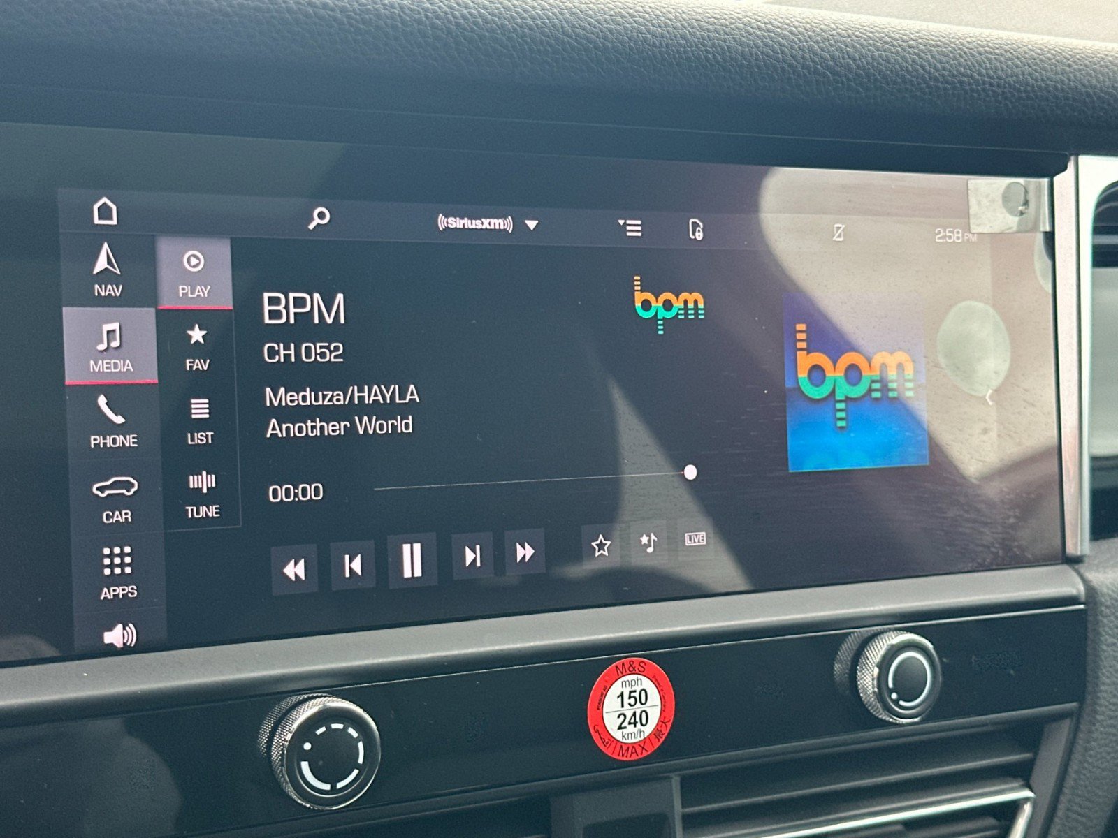 Used 2025 Porsche Macan image 18