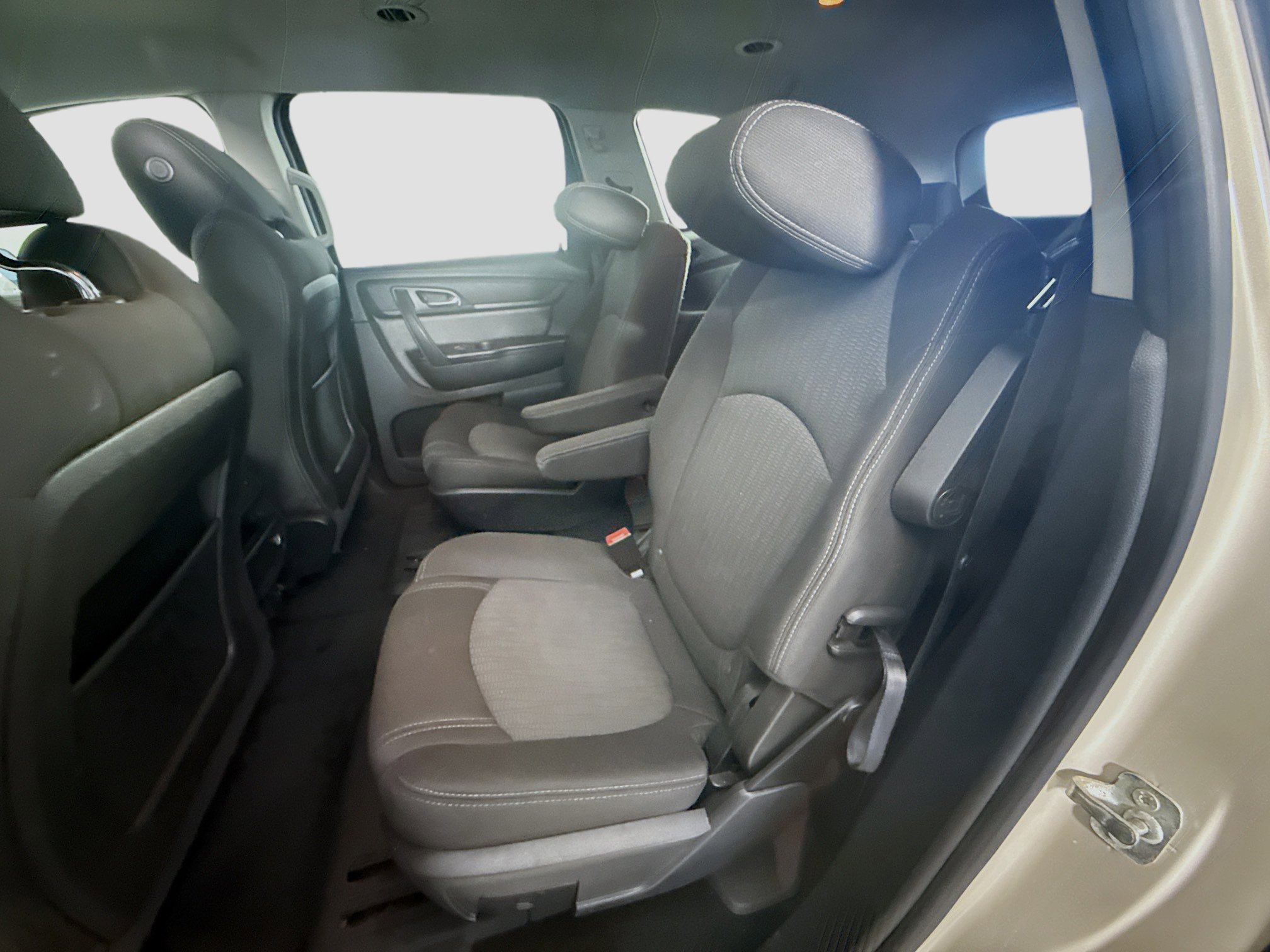 Used 2017 Chevrolet Traverse LT FWD image 24