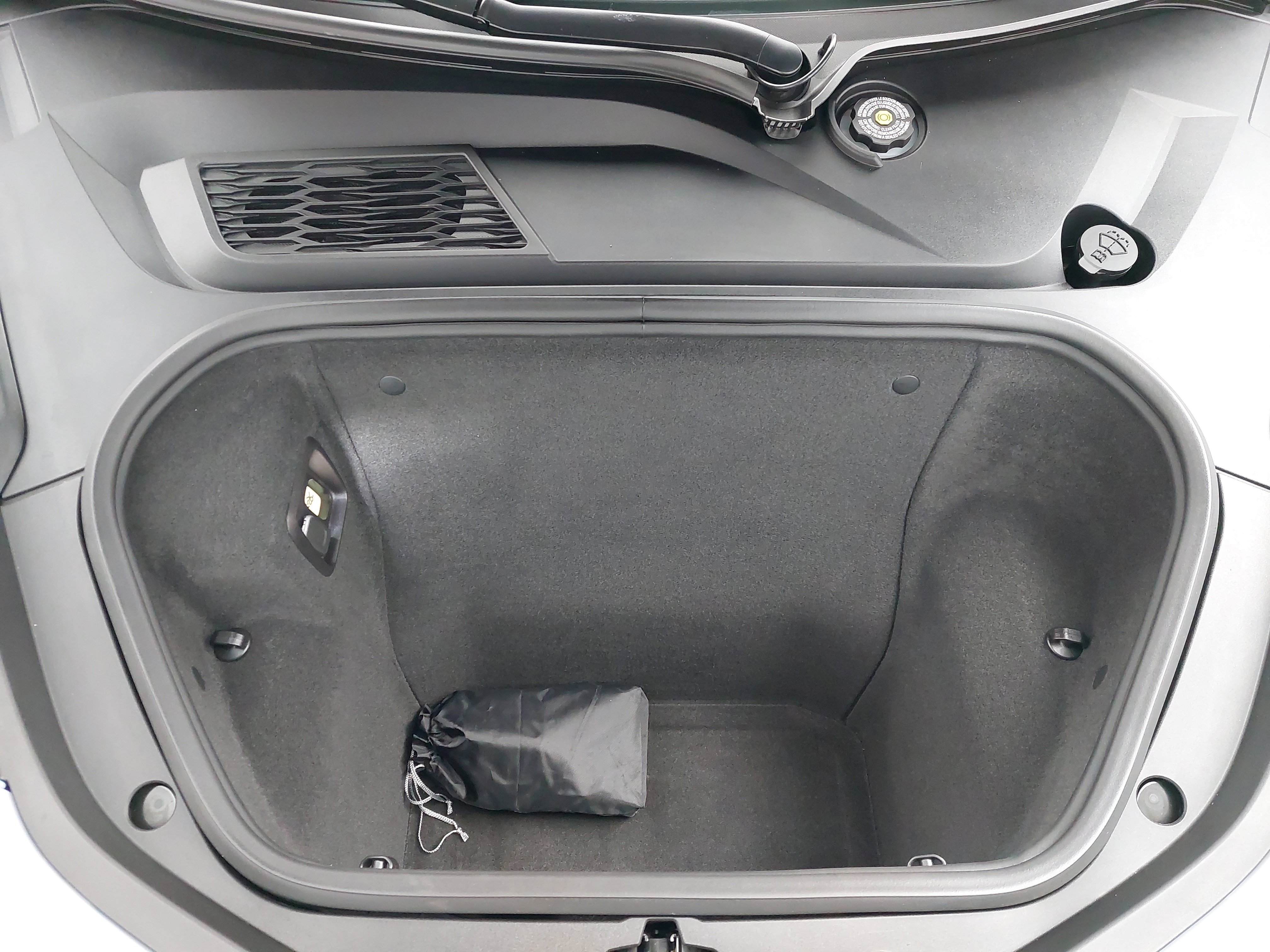 Used 2024 Chevrolet Corvette Stingray w/ Battery Protection Package image 28