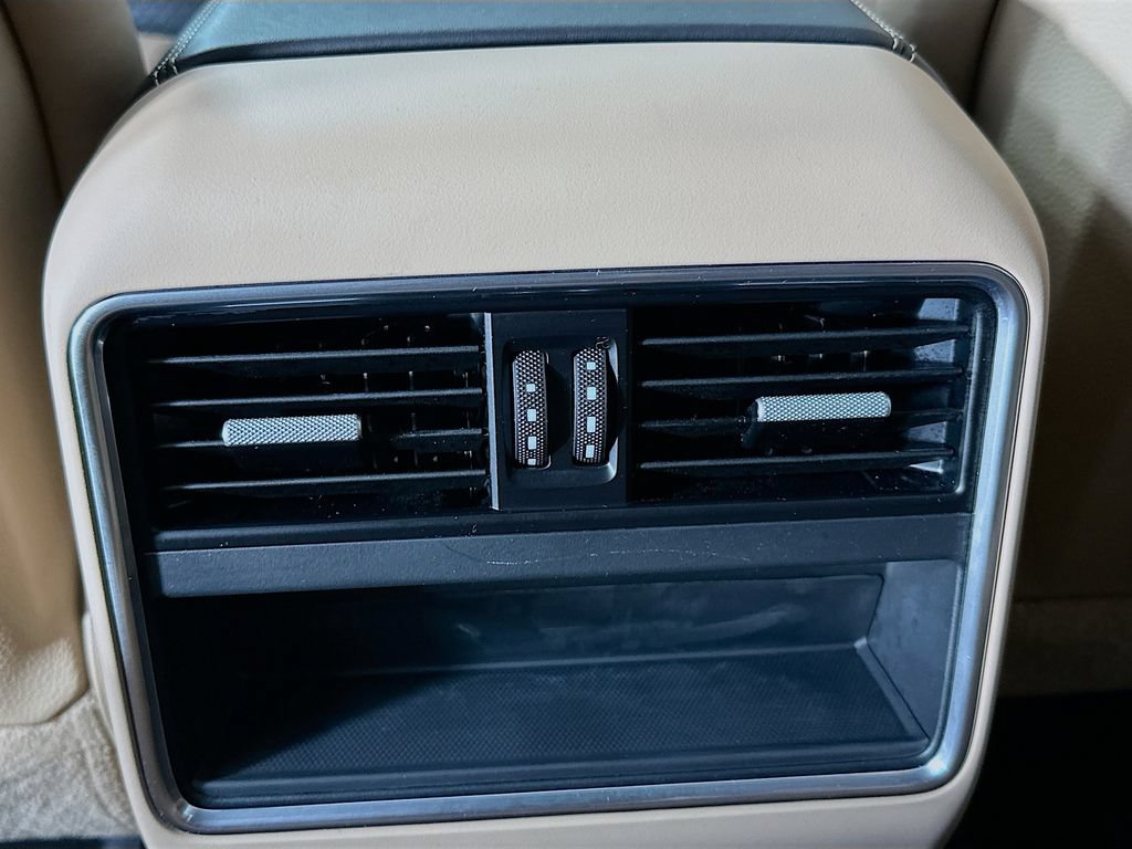 Certified 2023 Porsche Cayenne AWD/4WD image 27