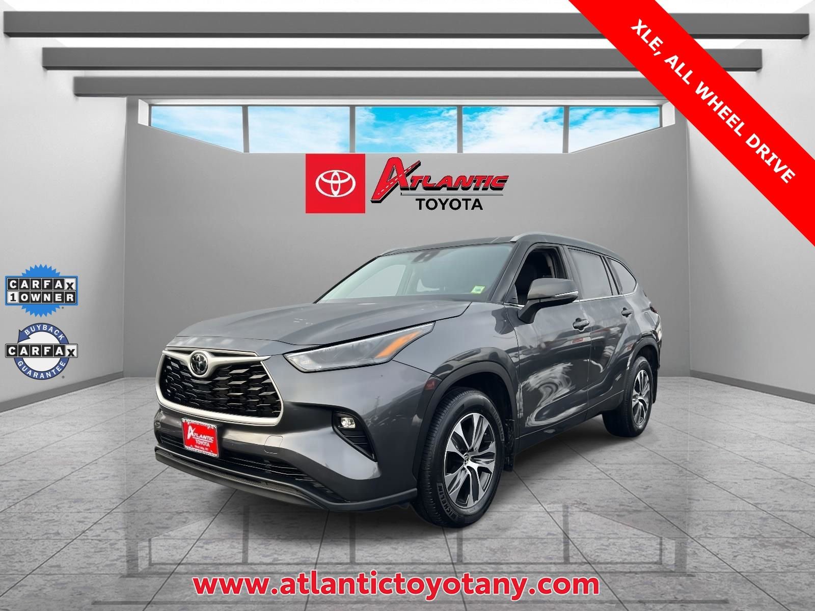 Used 2023 Toyota Highlander XLE image 2