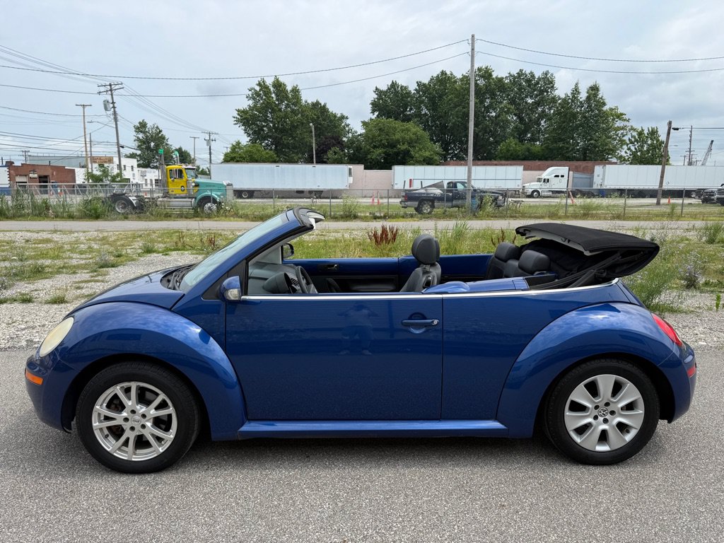 Used 2008 Volkswagen Beetle S FWD image 2