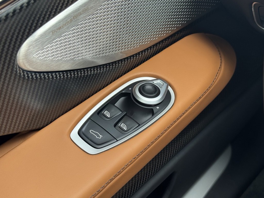 Used 2025 Aston Martin DB12 Coupe image 11