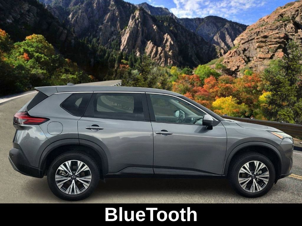 Used 2023 Nissan Rogue SV image 2