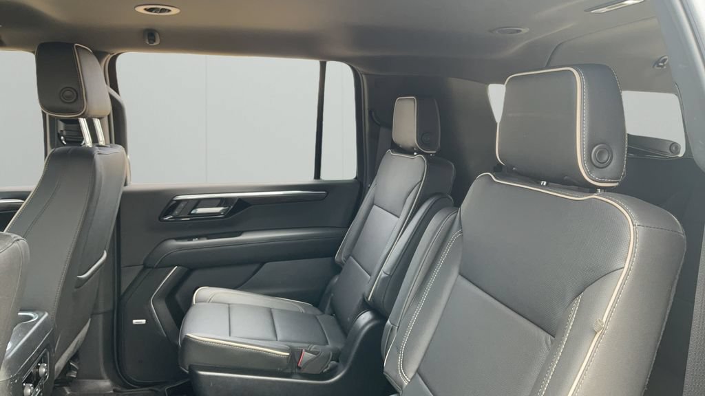 Used 2025 Chevrolet Suburban Premier AWD/4WD image 36
