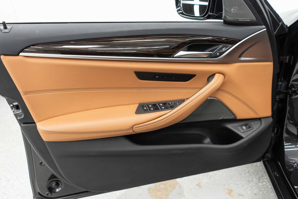 Used 2022 BMW 530i xDrive w/ Premium Package image 14