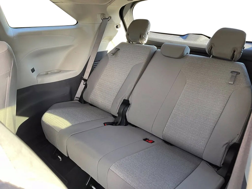 Used 2024 Toyota Sienna LE FWD image 21