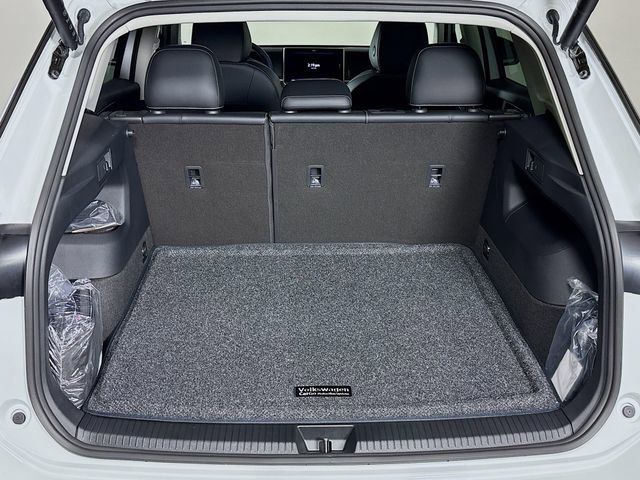 New 2025 Volkswagen Tiguan SE image 28