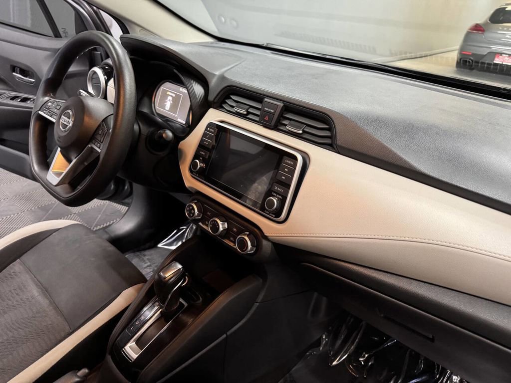 Used 2021 Nissan Versa SV image 44