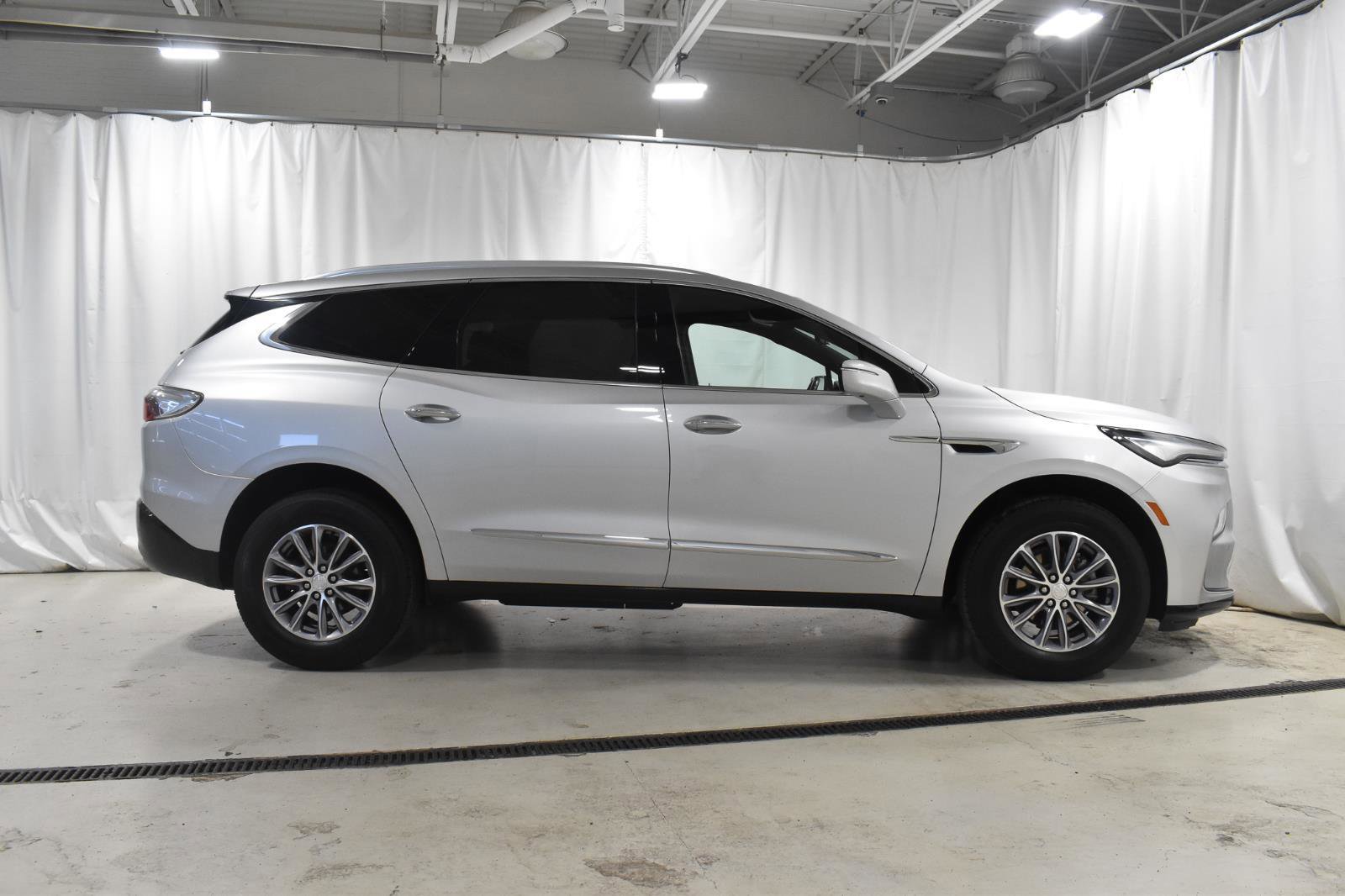 Used 2022 Buick Enclave Premium image 34