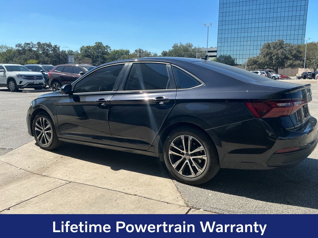 Used 2025 Volkswagen Jetta Sport FWD image 3