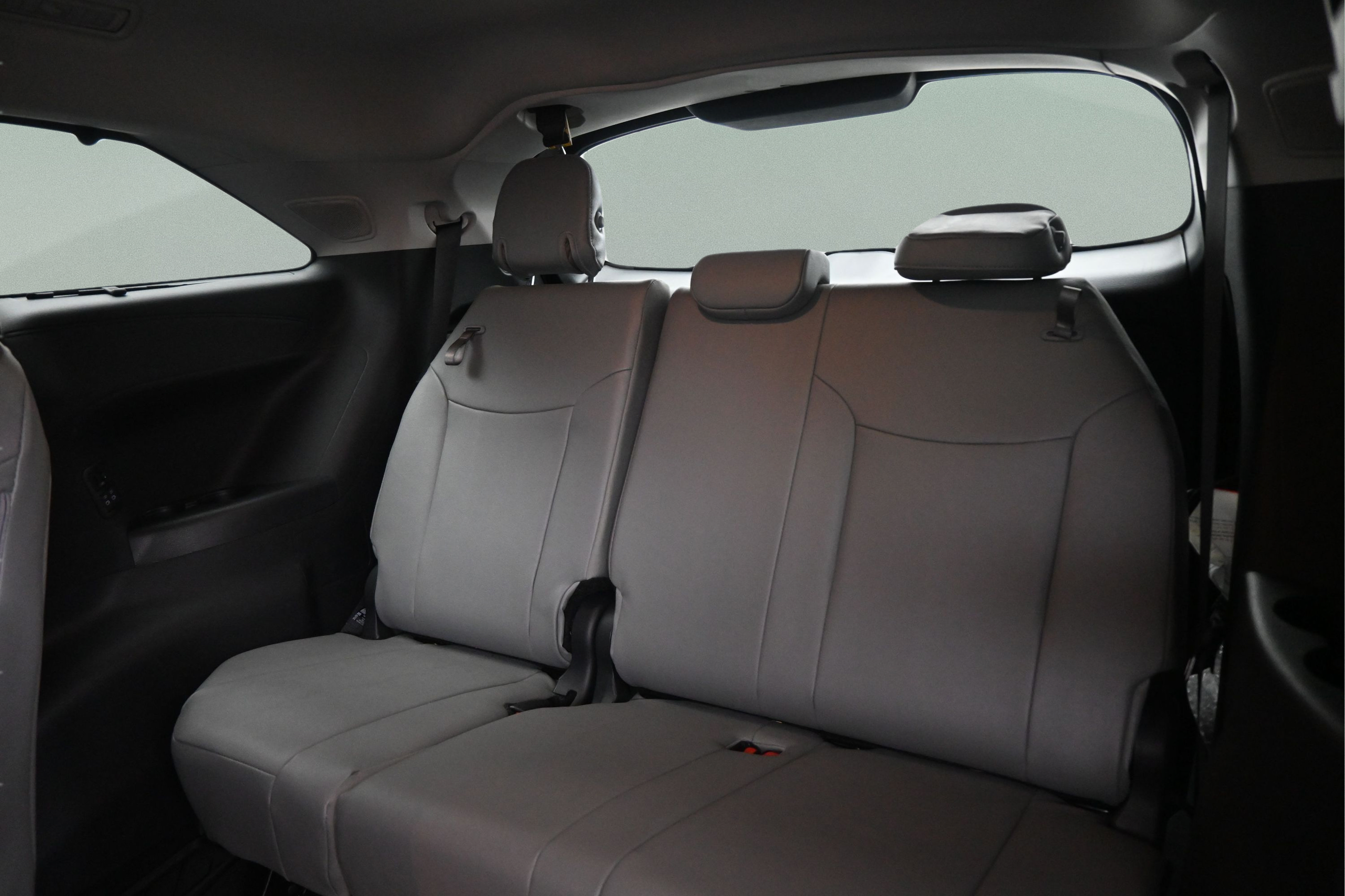 Certified 2026 Toyota Sienna XLE FWD image 35