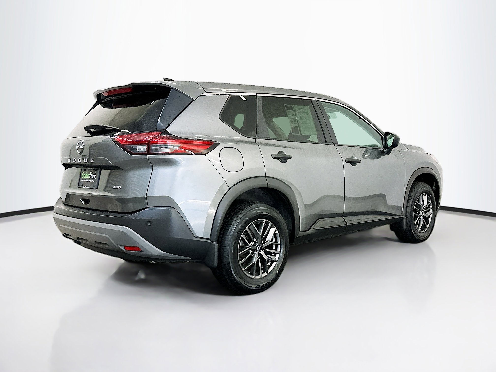 Used 2023 Nissan Rogue S AWD/4WD image 9