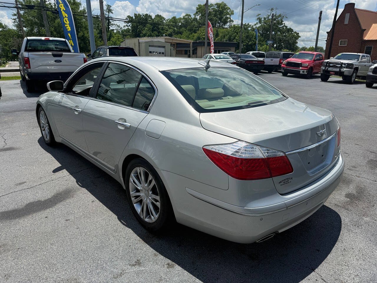 Used 2011 Hyundai Genesis 4.6 RWD image 6