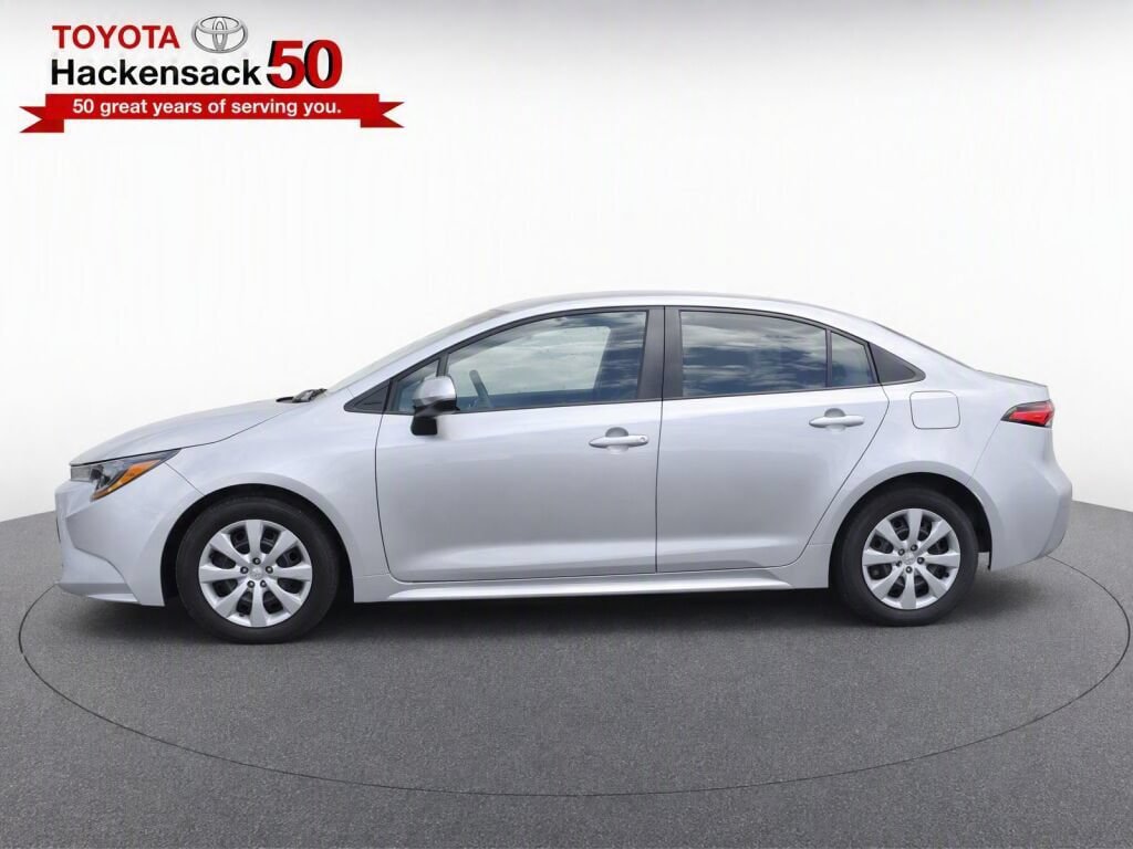 Used 2025 Toyota Corolla LE FWD image 6