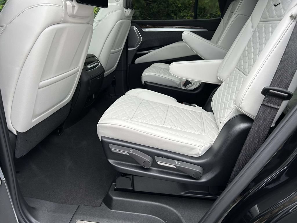 New 2026 Cadillac Escalade Platinum Sport w/ LPO, ONYX Package AWD/4WD image 13