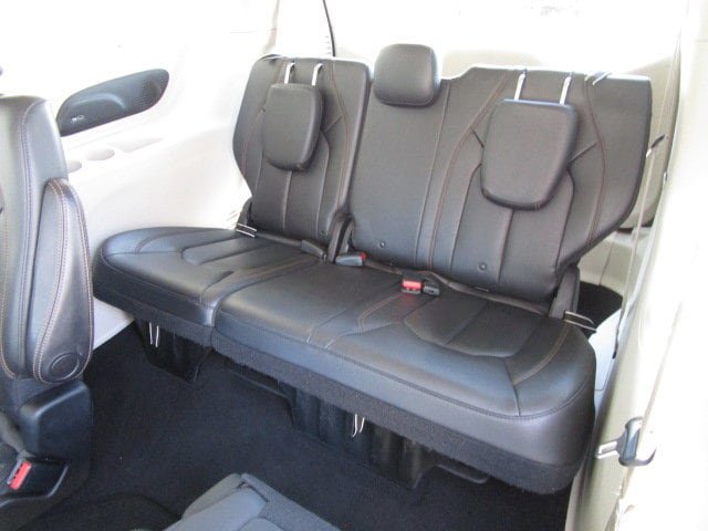 Used 2019 Chrysler Pacifica Touring-L Plus w/ Advanced Safetytec Group FWD image 12