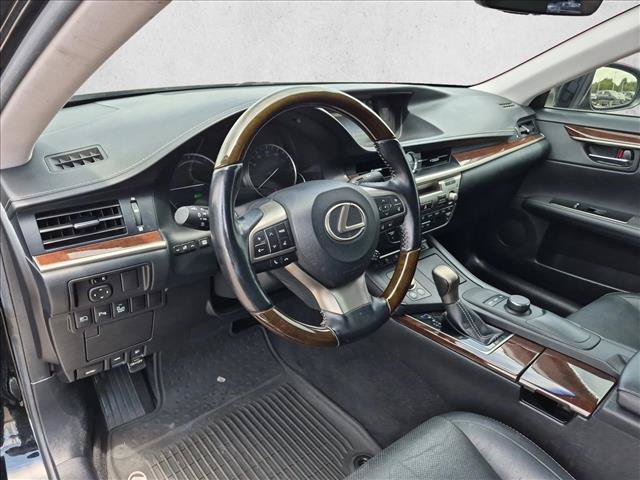 Used 2016 Lexus ES 300h w/ Luxury Package w/Wood Trim FWD image 10