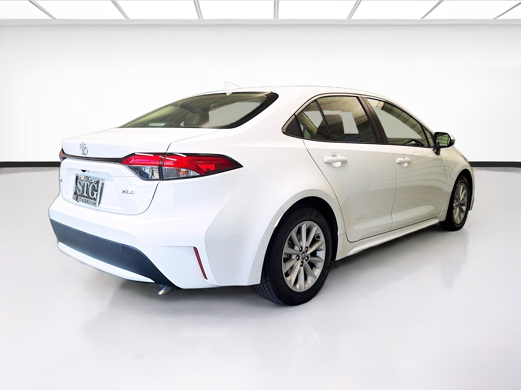 Used 2022 Toyota Corolla XLE FWD image 4
