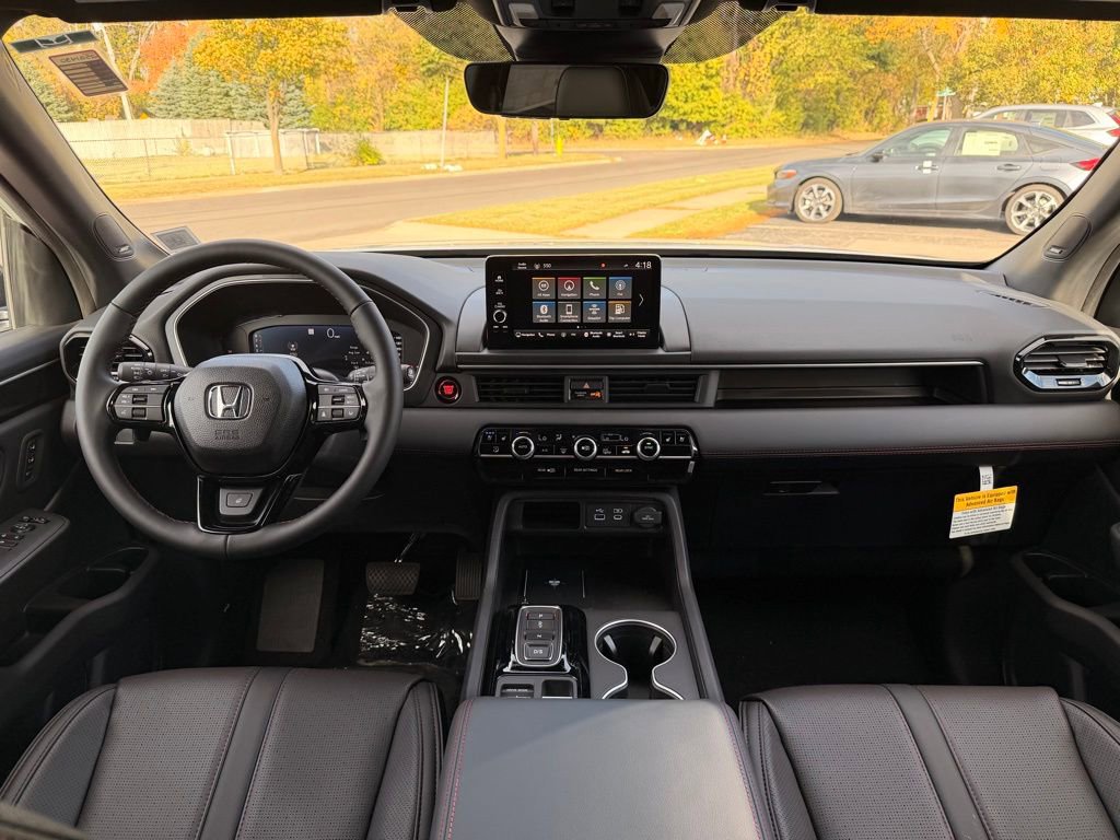 Used 2025 Honda Pilot Black Edition image 7