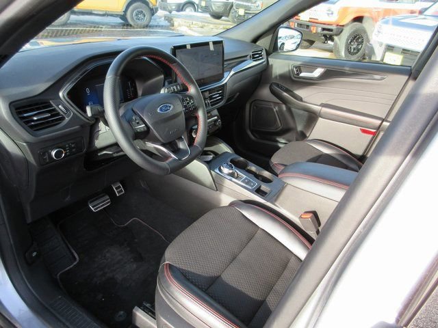 Used 2023 Ford Escape ST-Line w/ Tech Pack #1 AWD/4WD image 3