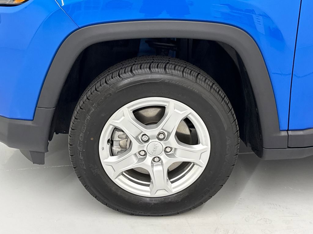 Used 2022 Jeep Compass Sport AWD/4WD image 9