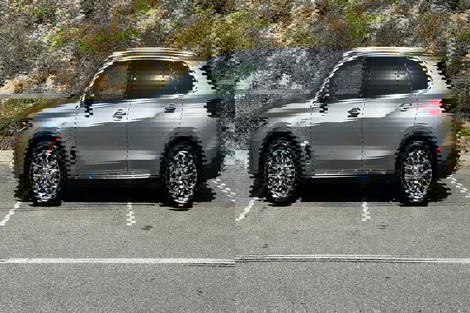 Used 2025 BMW X5 xDrive50e w/ Premium Package image 9