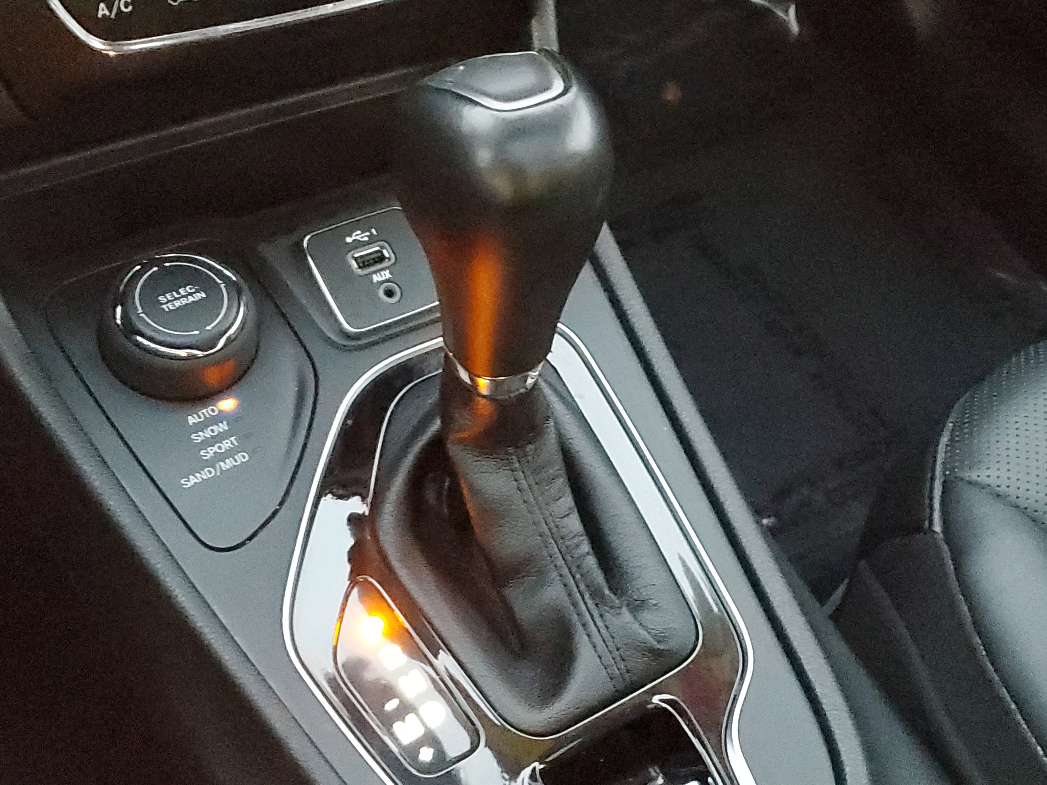 Used 2022 Jeep Cherokee Limited w/ Elite Package image 32