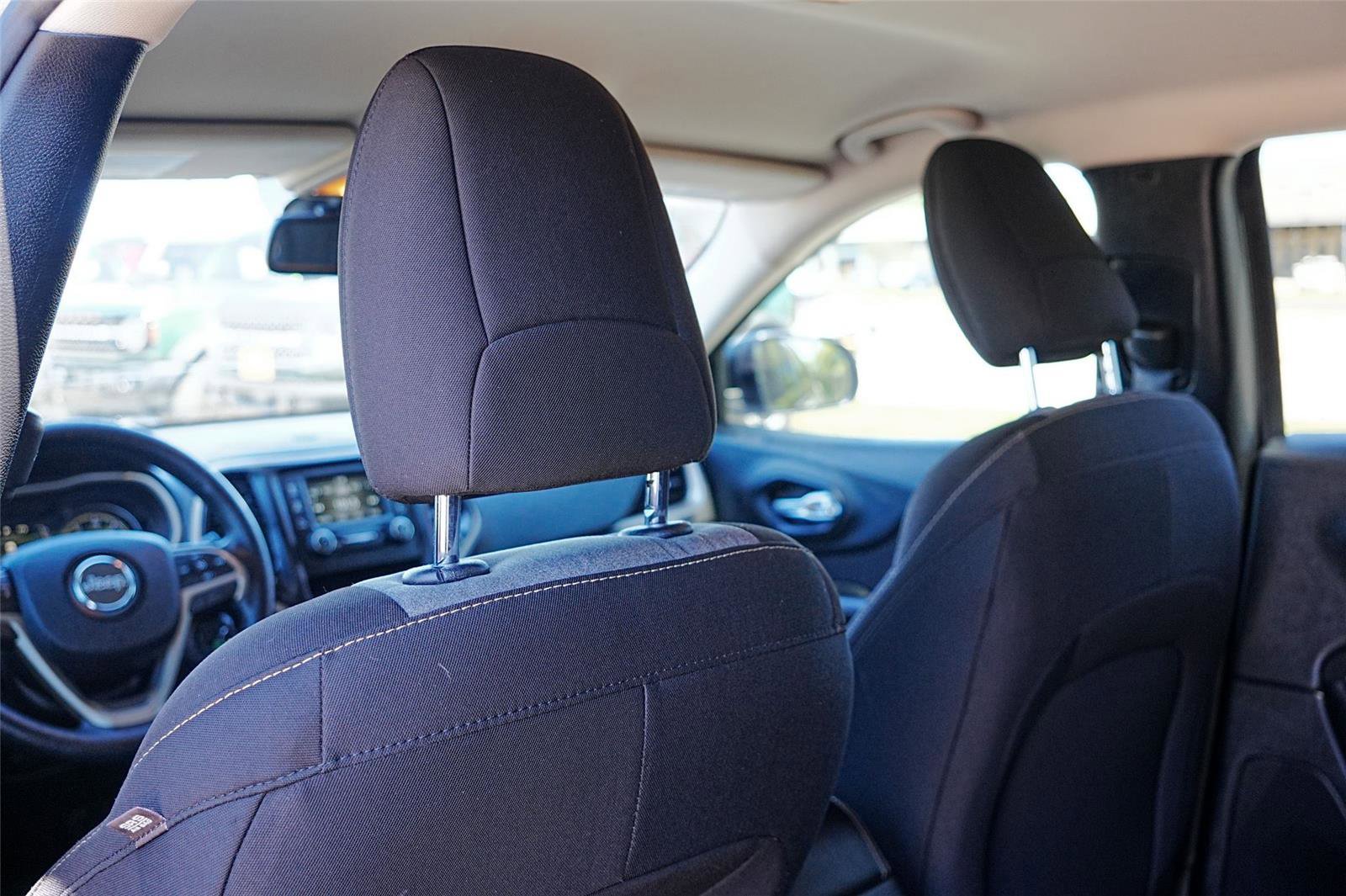 Used 2016 Jeep Cherokee Sport image 28