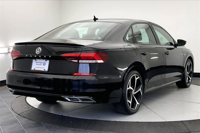 Used 2022 Volkswagen Passat 2.0T R-Line image 6