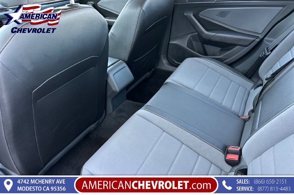 Used 2025 Volkswagen Jetta SE FWD image 15