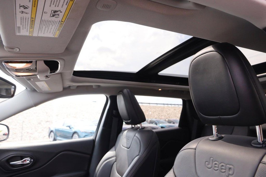 Used 2021 Jeep Cherokee Latitude Lux w/ Sun & Sound Group image 5