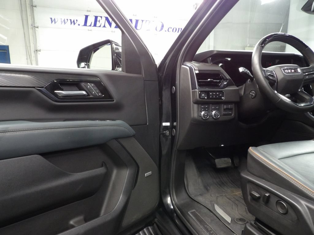 Used 2025 GMC Yukon XL AT4 AWD/4WD image 45