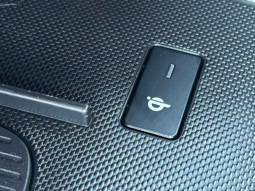 Used 2025 Hyundai Elantra Sport FWD image 36
