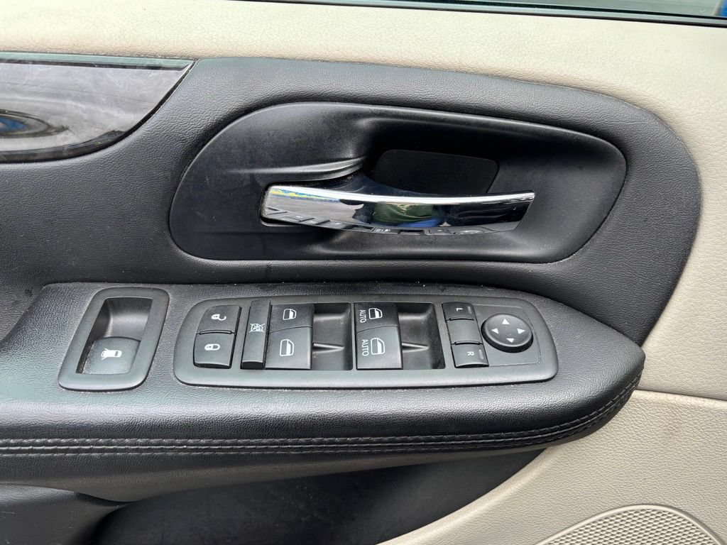 Used 2012 Dodge Grand Caravan Crew FWD image 14
