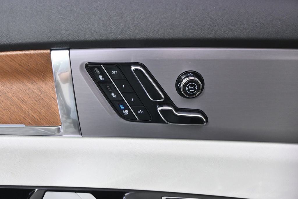 New 2027 Cadillac Vistiq Sport w/ LPO, Floor Liner Package AWD/4WD image 14