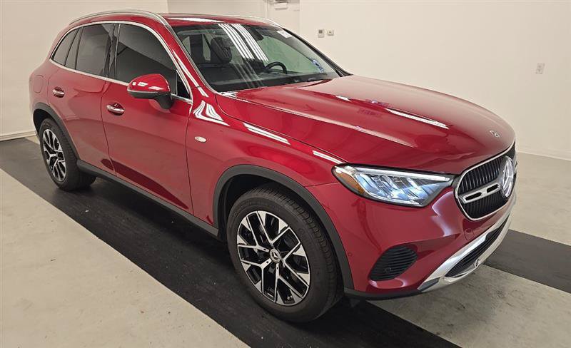 Used 2025 Mercedes-Benz GLC 350e 4MATIC image 3