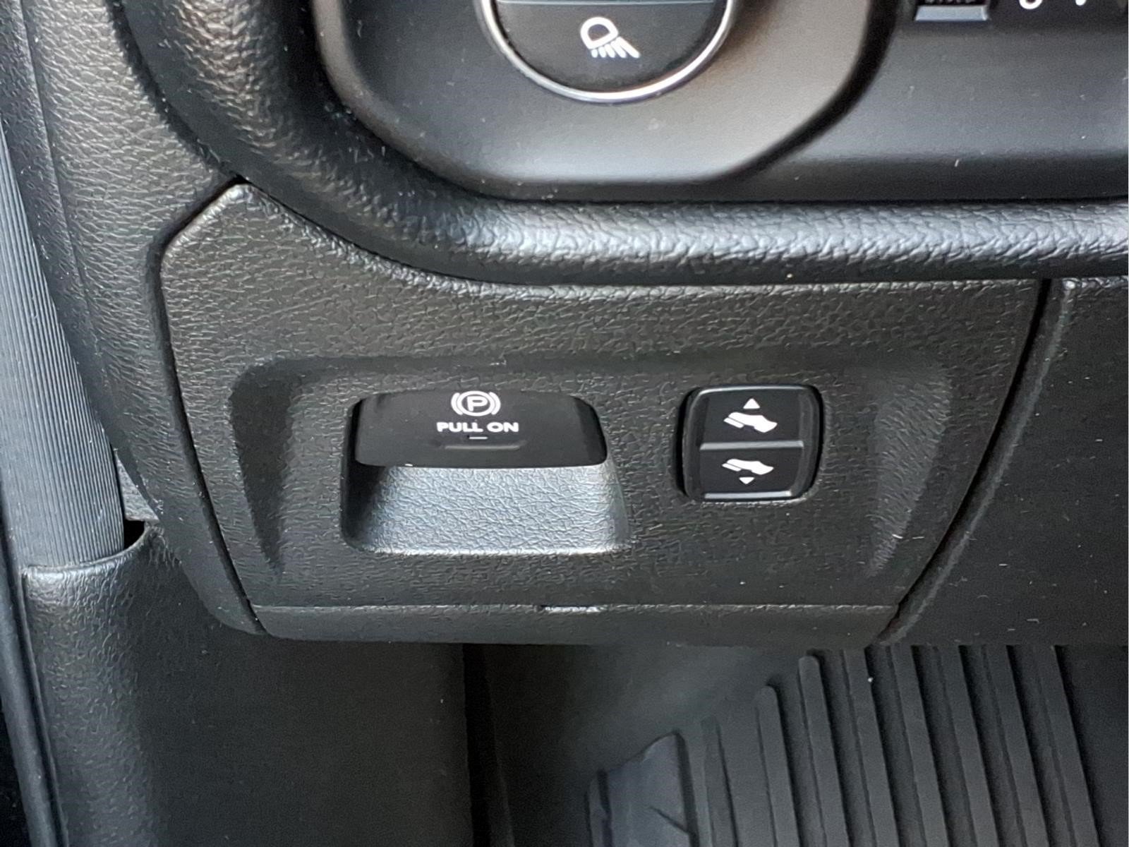 Used 2020 RAM 1500 Laramie AWD/4WD image 18