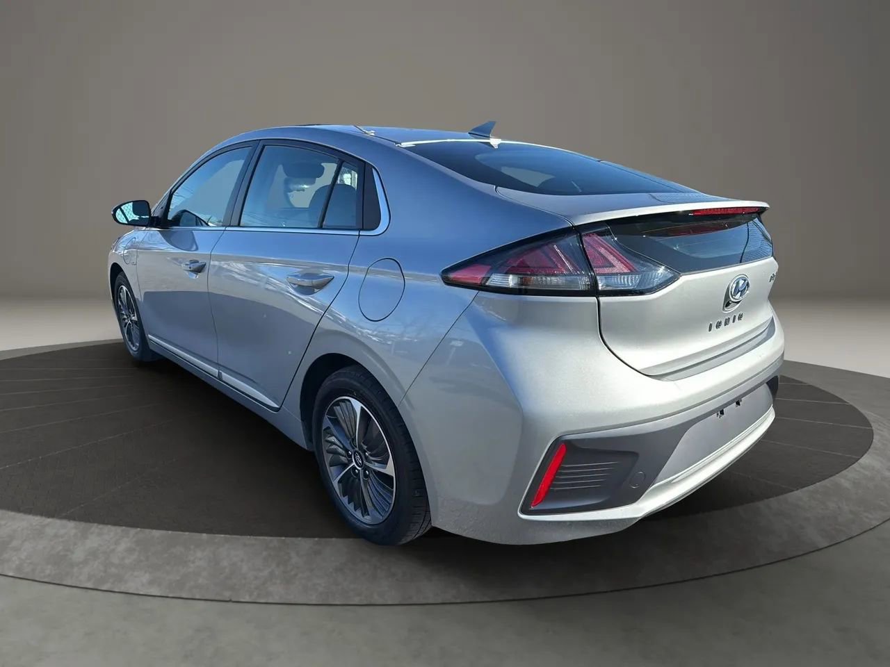 Used 2020 Hyundai Ioniq SEL image 7
