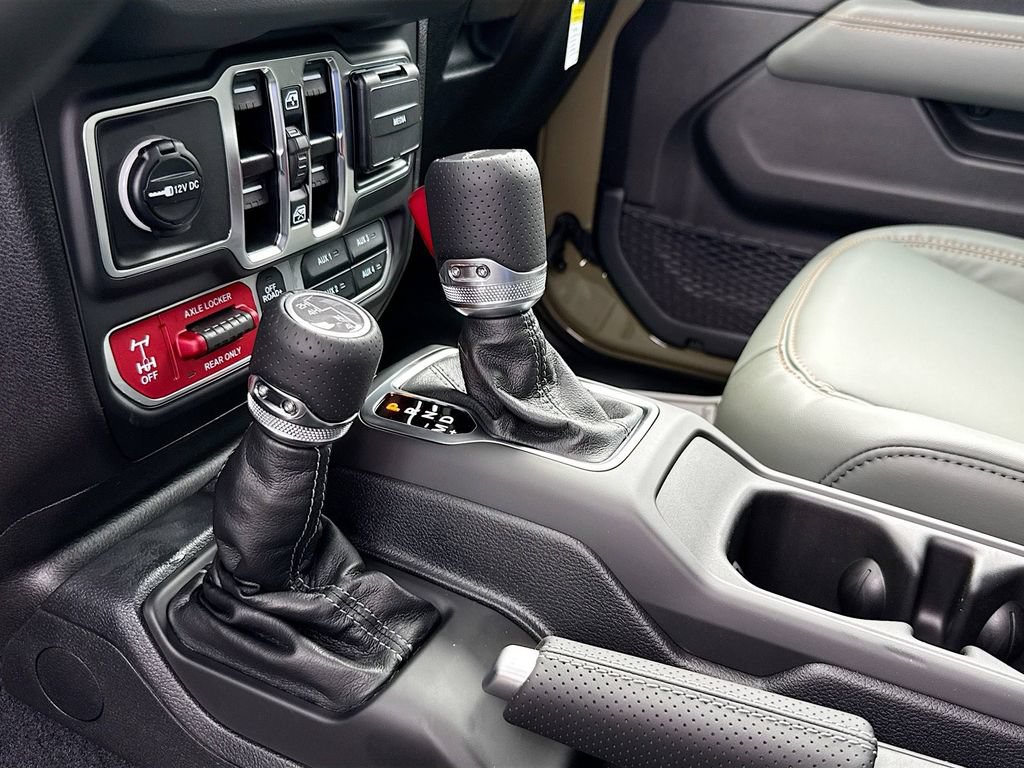 Used 2025 Jeep Gladiator Mojave w/ Safety Group AWD/4WD image 17
