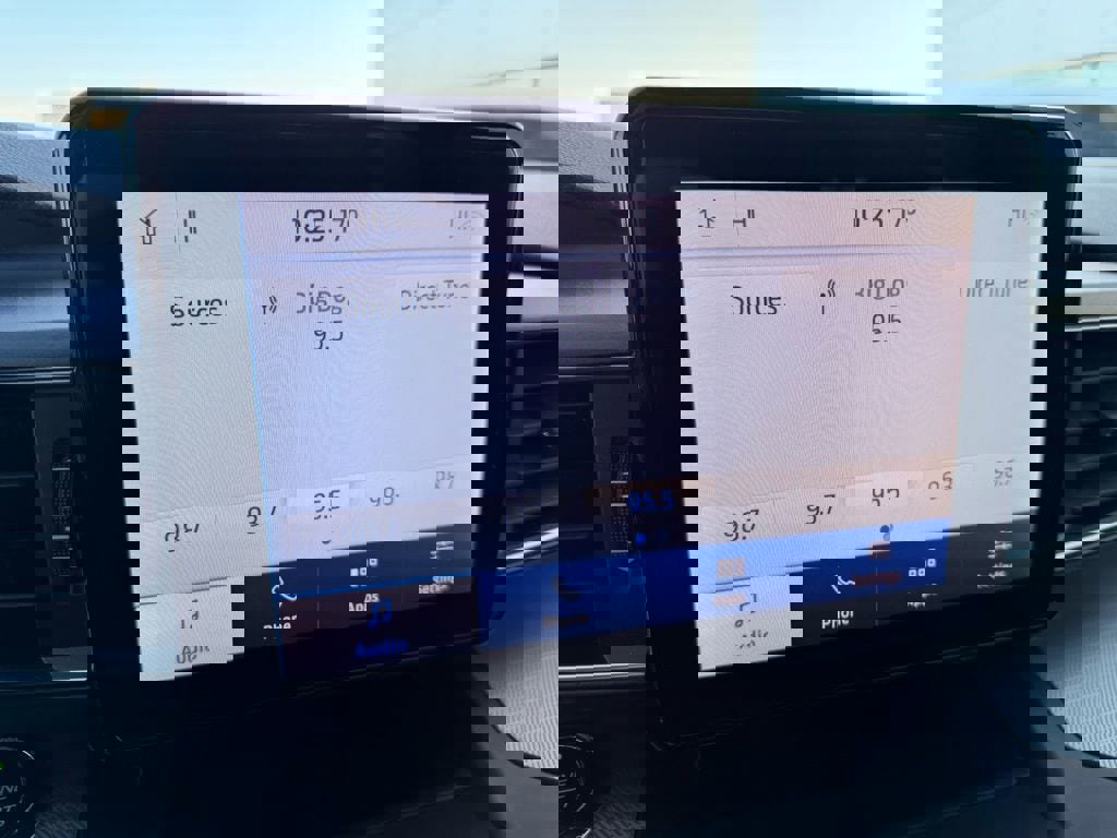 Used 2020 Ford Explorer XLT w/ Equipment Group 202A image 16