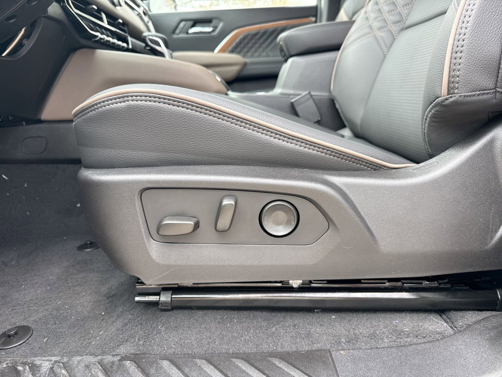 New 2026 GMC Canyon Denali image 14