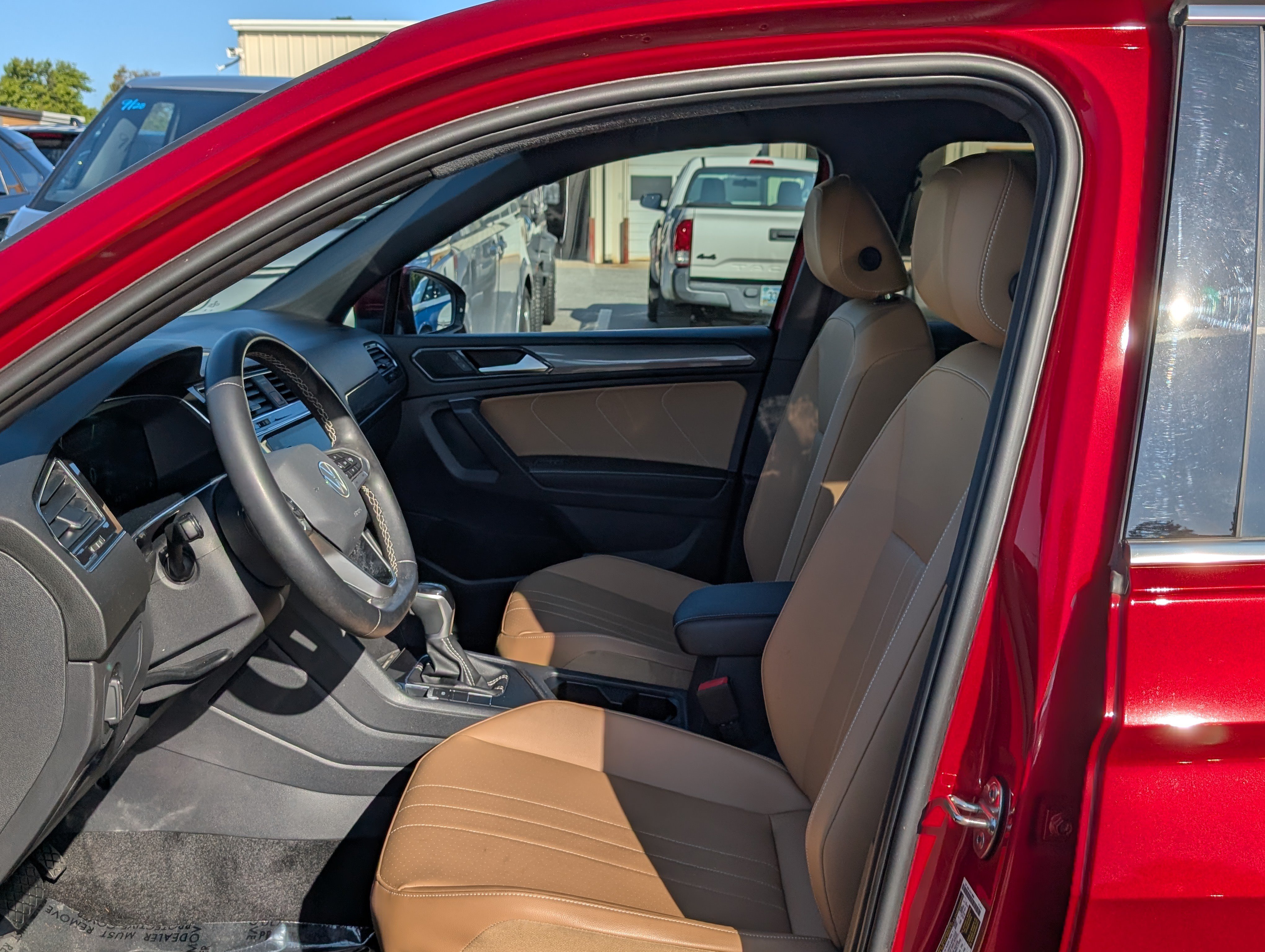 Used 2023 Volkswagen Tiguan SE FWD image 15